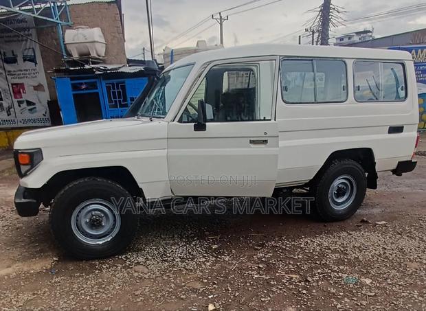 Toyota Land Cruiser 2005 White