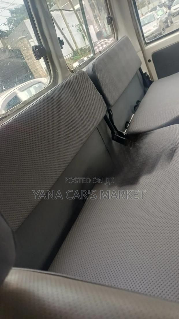 Toyota Land Cruiser 2005 White