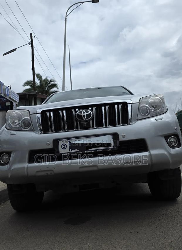 Toyota Land Cruiser Prado 2012 Silver