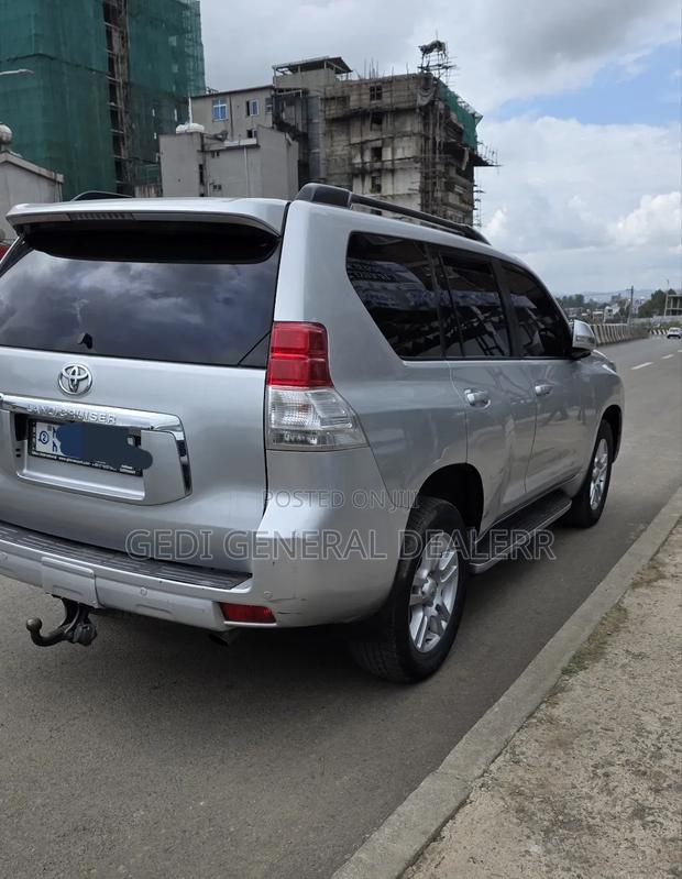 Toyota Land Cruiser Prado 2012 Silver