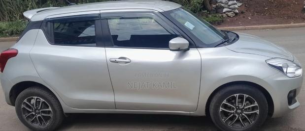 Suzuki Swift 2021 Silver
