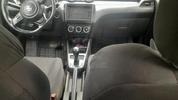 Suzuki Swift 2021 Silver
