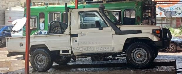 Toyota Land Cruiser 2006 White