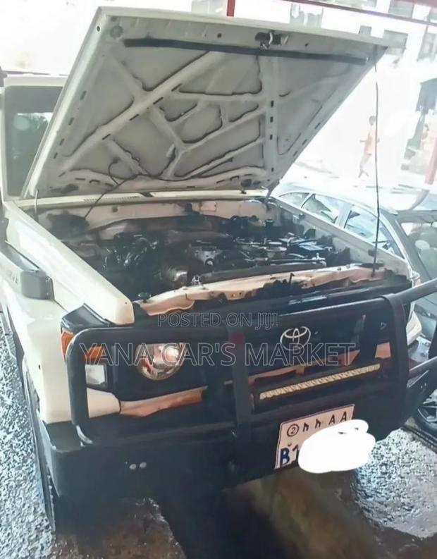 Toyota Land Cruiser 2006 White