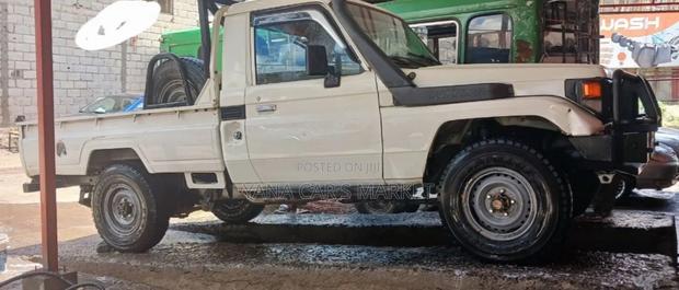 Toyota Land Cruiser 2006 White