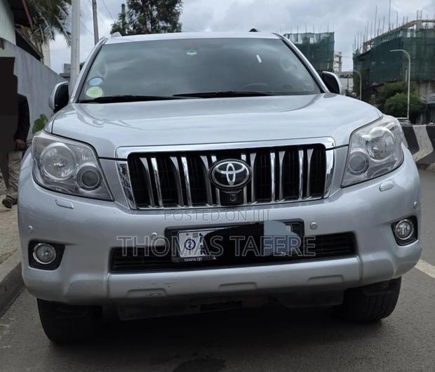 Toyota Land Cruiser 2012 Silver