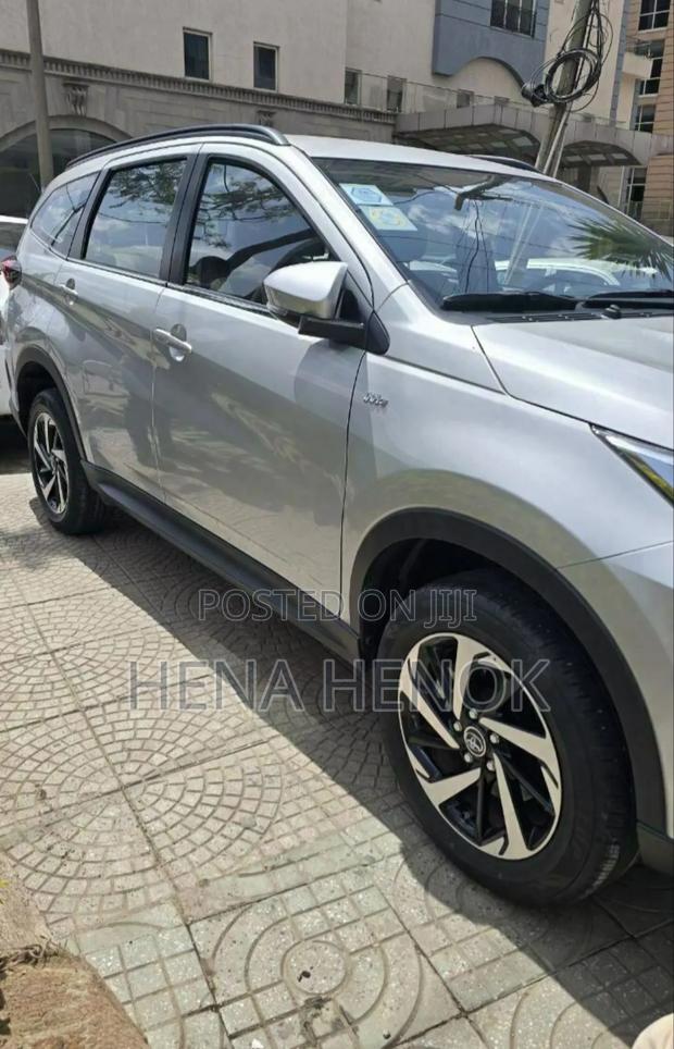 Toyota Rush 2024 Silver