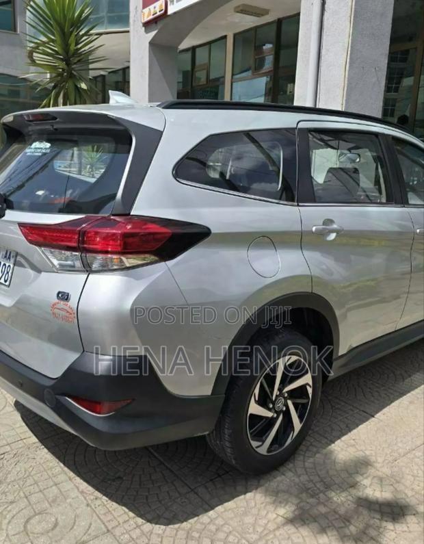 Toyota Rush 2024 Silver