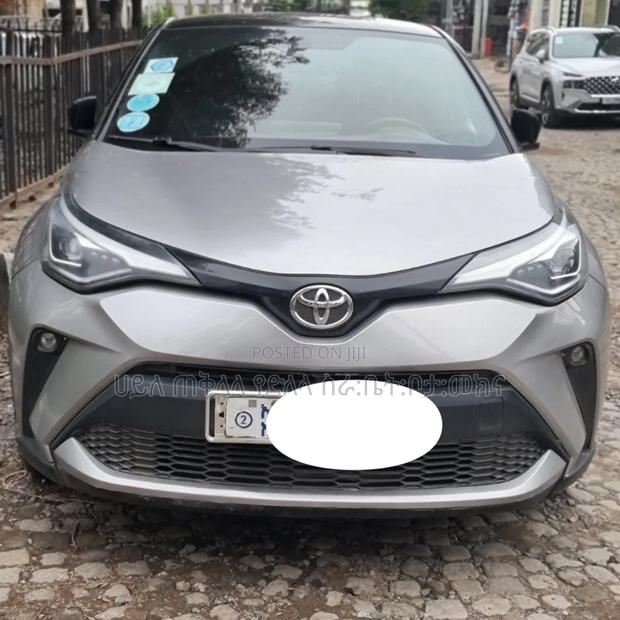 Toyota C-HR LE 2021 Silver