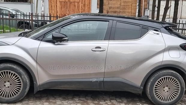 Toyota C-HR LE 2021 Silver