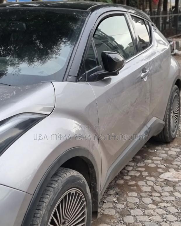 Toyota C-HR LE 2021 Silver