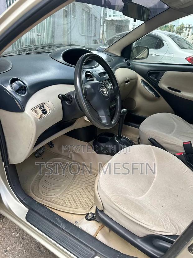 Toyota Vitz 2004 Gold