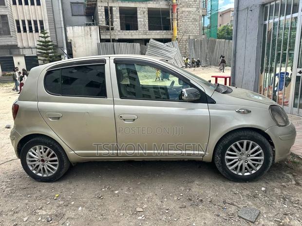Toyota Vitz 2004 Gold