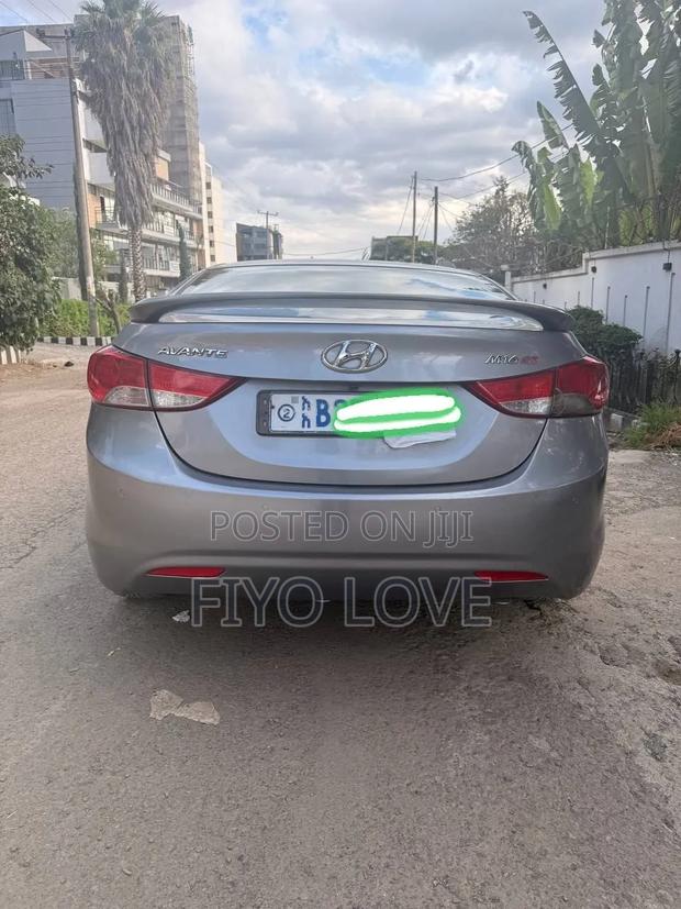 Hyundai Avante 2012 Blue