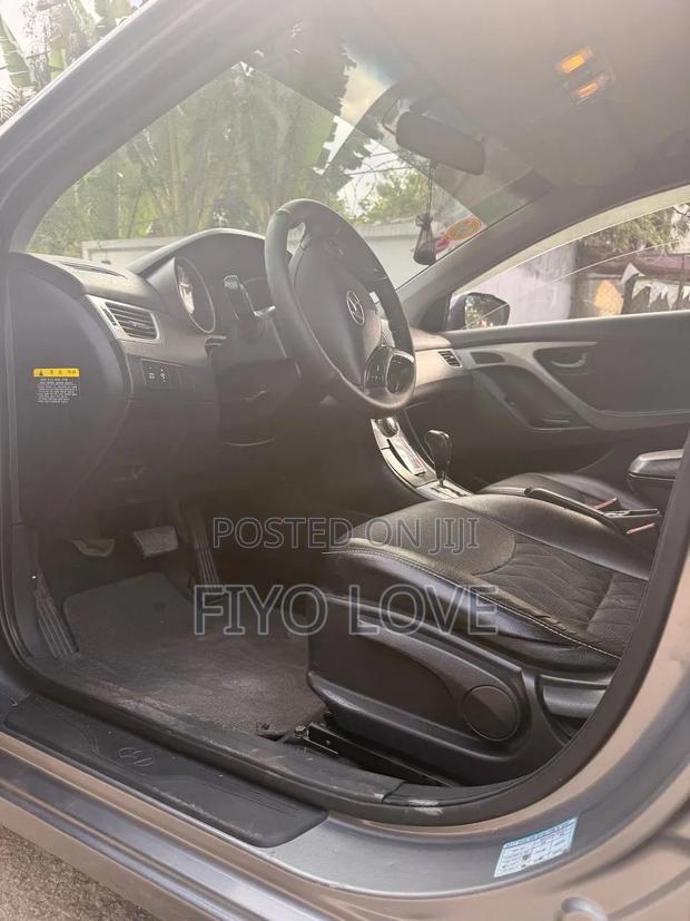 Hyundai Avante 2012 Blue
