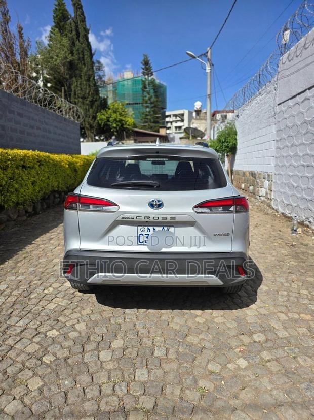 Toyota Corolla Cross Hybrid 2023 Silver