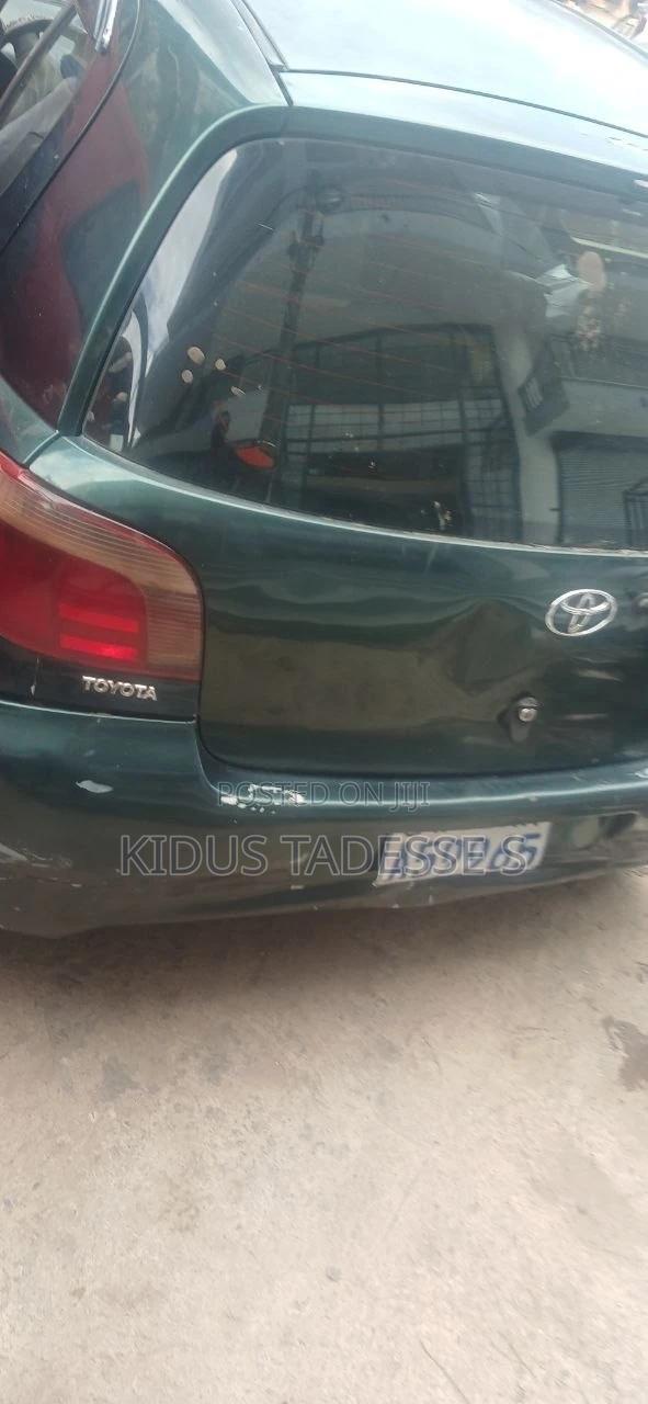 Toyota Vitz 2002 Green