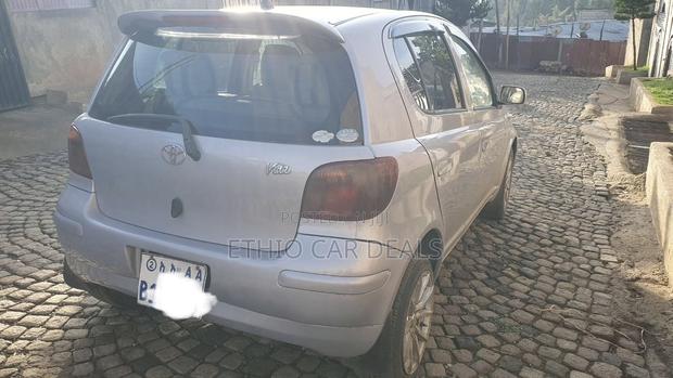 Toyota Vitz 2004 Silver