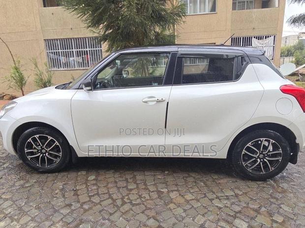 Suzuki Swift 2022 White