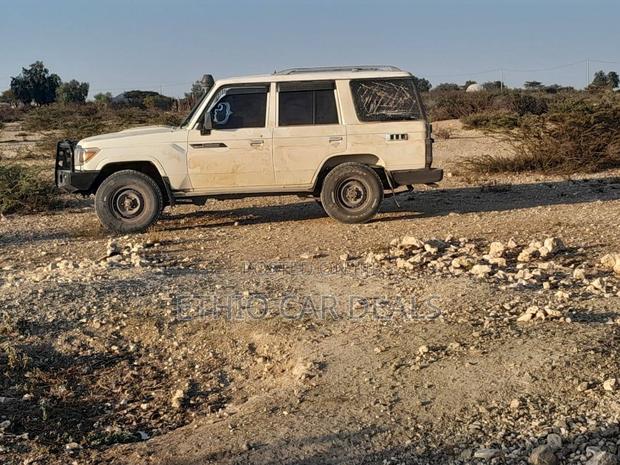Toyota Land Cruiser 2012 White