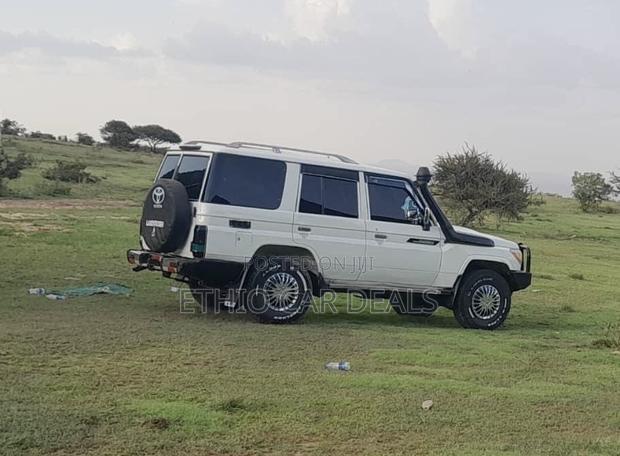 Toyota Land Cruiser 2012 White