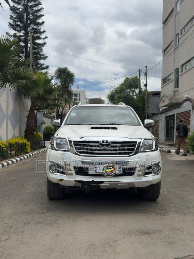 Toyota Hilux 2013 White