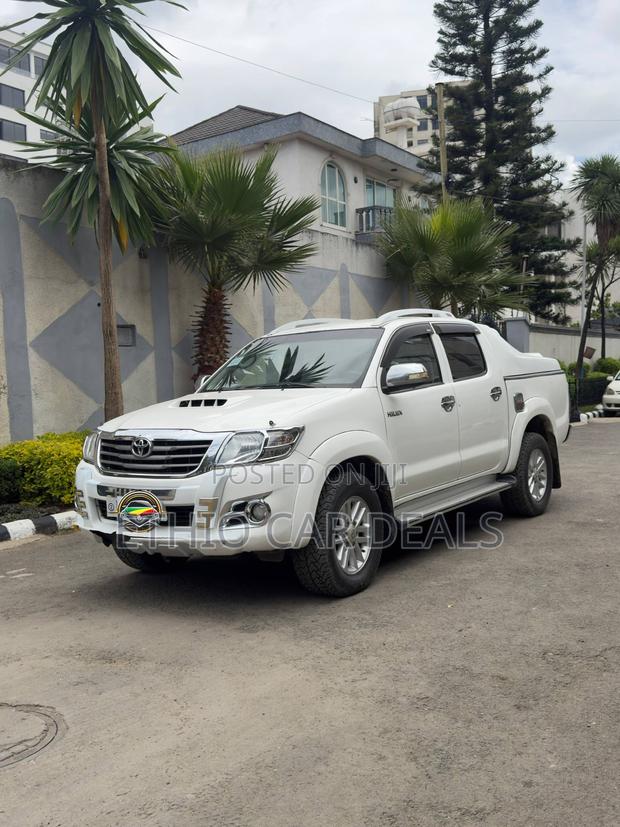 Toyota Hilux 2013 White