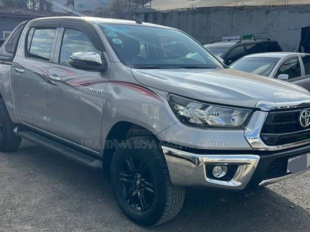 Toyota Hilux 2022 Silver