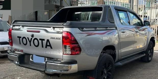 Toyota Hilux 2022 Silver