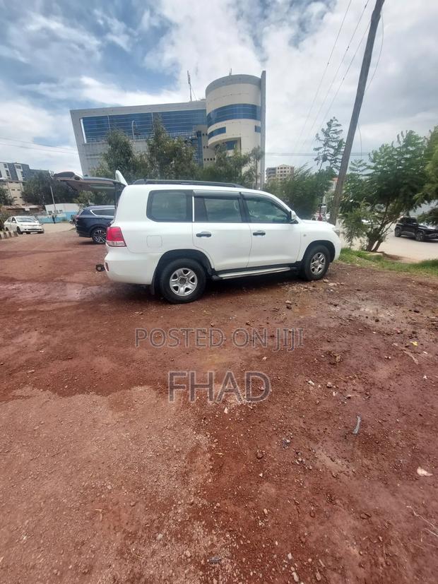 Toyota Land Cruiser 5.7 V8 2011 White