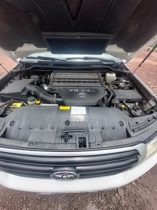 Toyota Land Cruiser 5.7 V8 2011 White