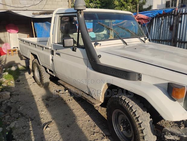 Toyota Land Cruiser 1992 White