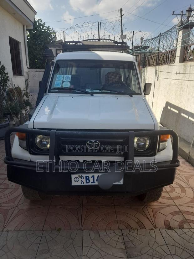 Toyota Land Cruiser 1995 White