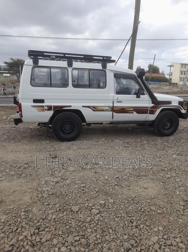 Toyota Land Cruiser 1995 White