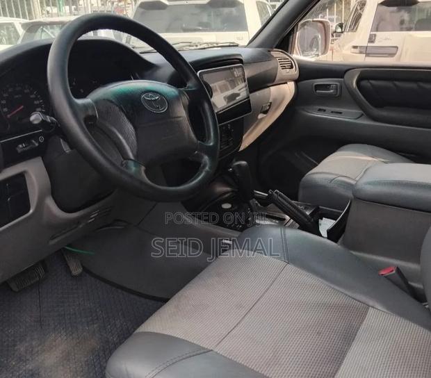 Toyota Land Cruiser 2001 Silver