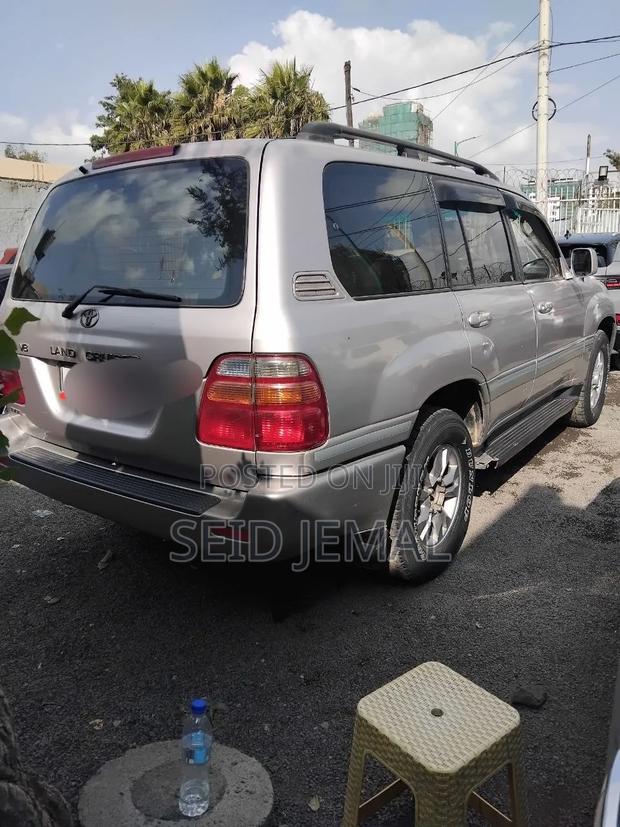 Toyota Land Cruiser 2001 Silver