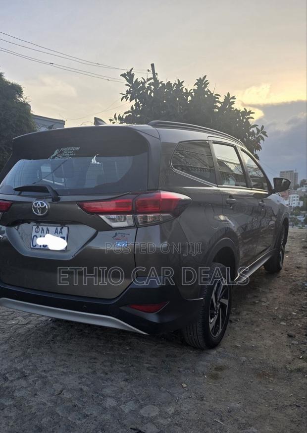 Toyota Rush 2023 Brown