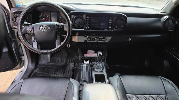 Toyota Tacoma 2020 Silver