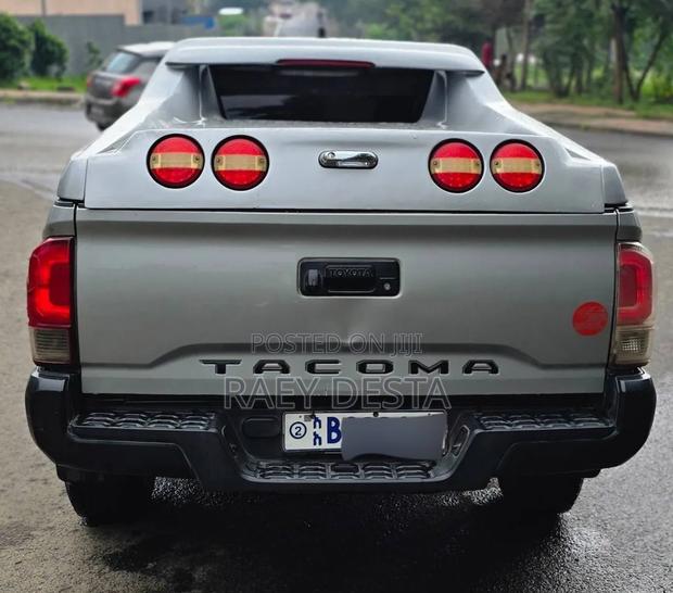 Toyota Tacoma 2020 Silver