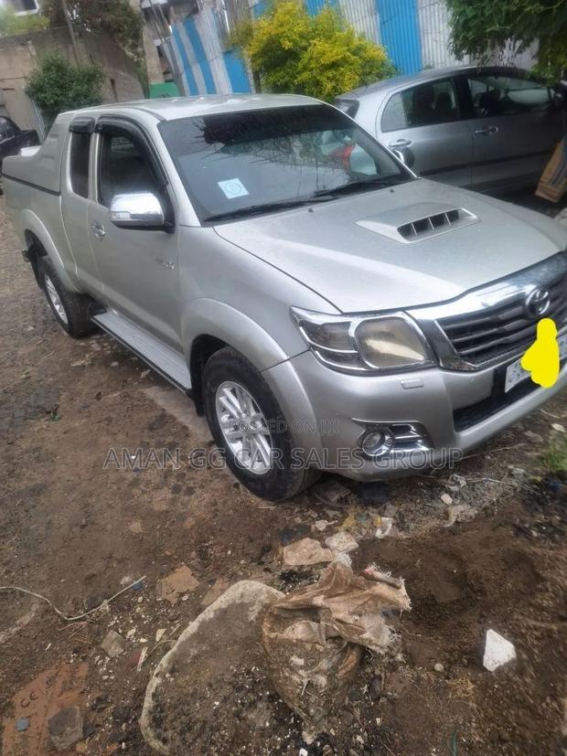 Toyota Hilux 2014 Gray