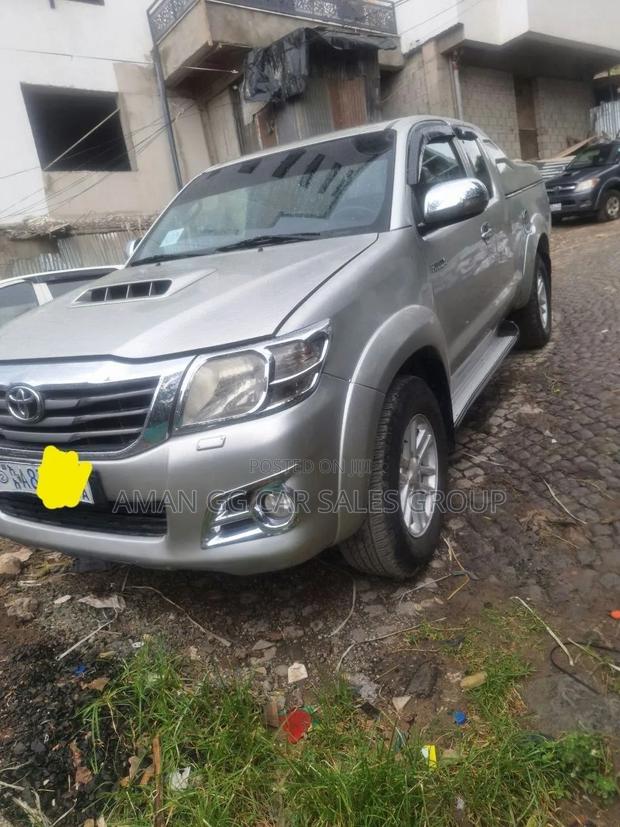Toyota Hilux 2014 Gray