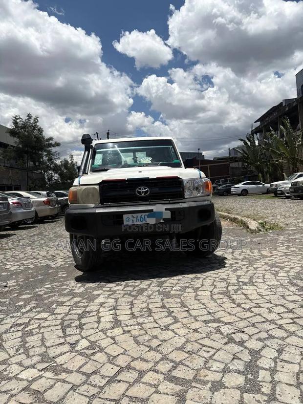 Toyota Land Cruiser 2012 White