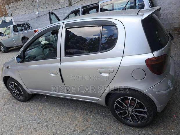 Toyota Vitz 2004 Silver