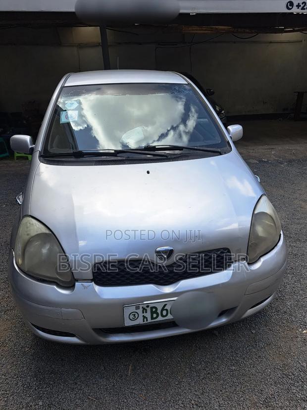Toyota Vitz 2004 Silver