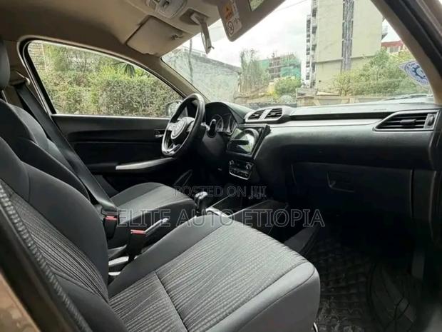 Suzuki Dzire 2022 Silver