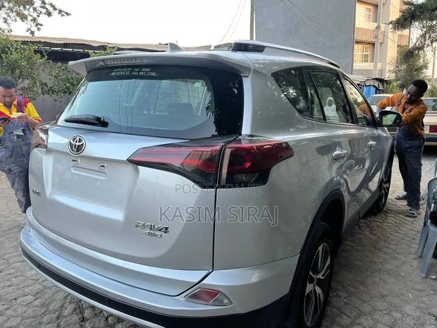 Toyota RAV4 LE AWD (2.5L 4cyl 6A) 2016 Silver