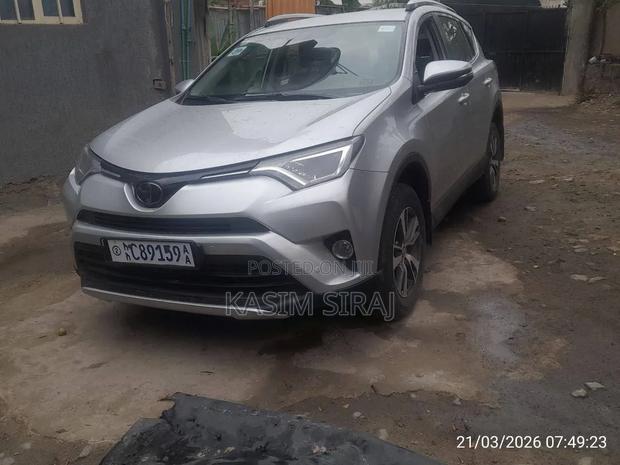 Toyota RAV4 LE AWD (2.5L 4cyl 6A) 2016 Silver