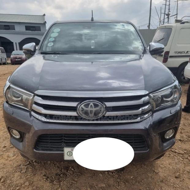 Toyota Hilux 2018 Gray