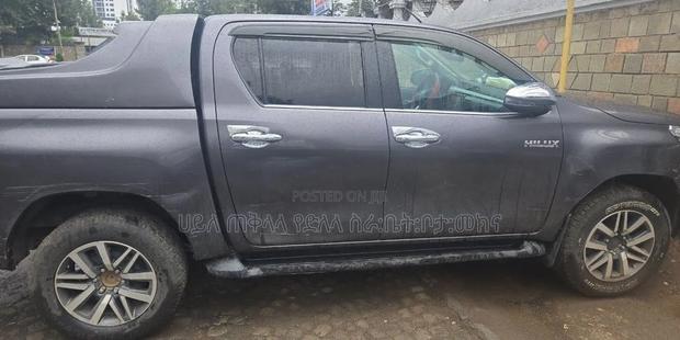 Toyota Hilux 2018 Gray