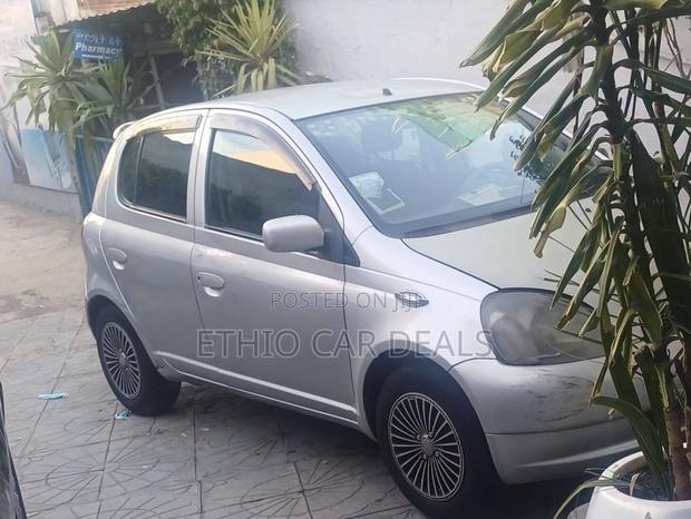 Toyota Vitz 2001 Silver